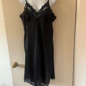 Vintage 1950-60s Black Lace Wonder maid Slip